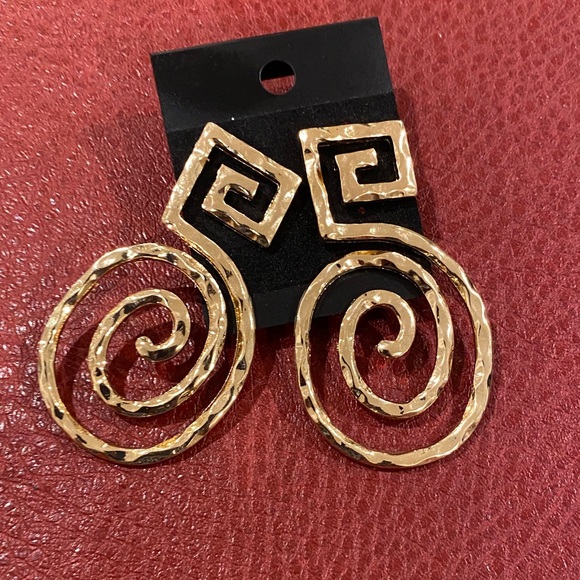 Jewelry - Gold Spiral Drop Earrings